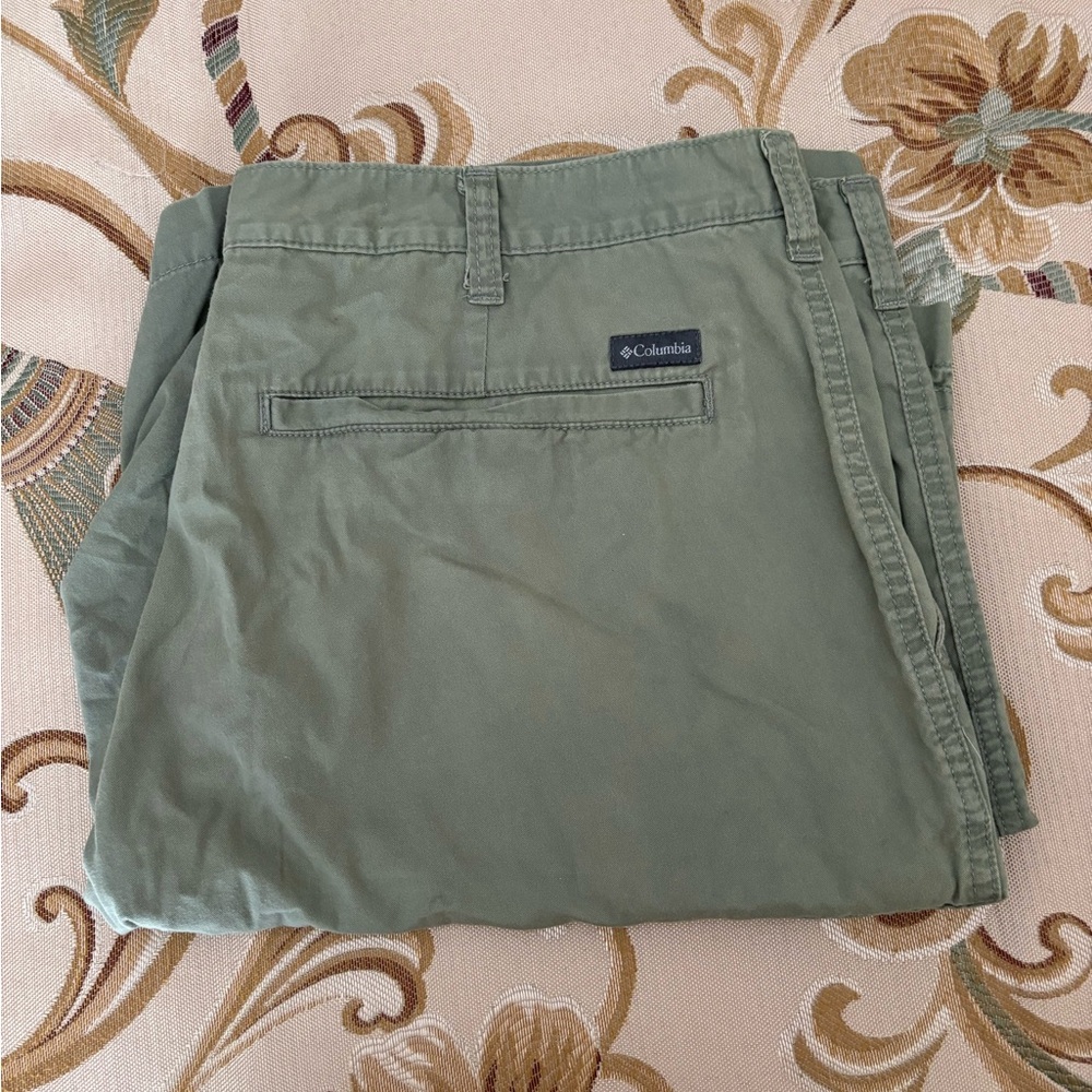 Columbia shorts sz 38. Never been worn!